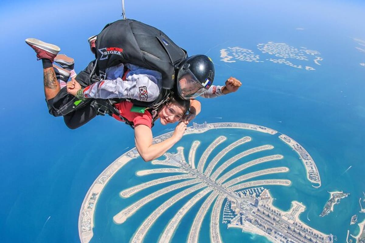 skydive-dubai-tandem-over-the-palm-with-transfer_1